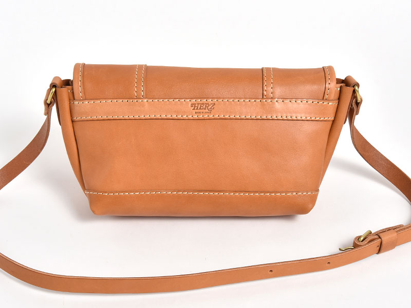 総革で作ったサイズ展開豊富なメッセンジャーバッグ / 革鞄のHERZ