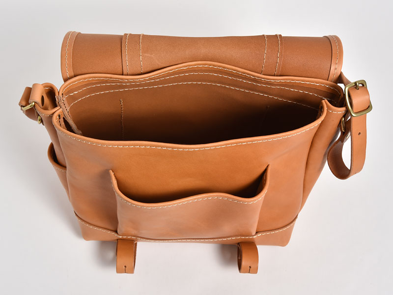 ヘルツ メッセンジャーバッグ オールレザー ヘルツ メッセンジャーバッグ オールレザー 総革で作ったサイズ展開