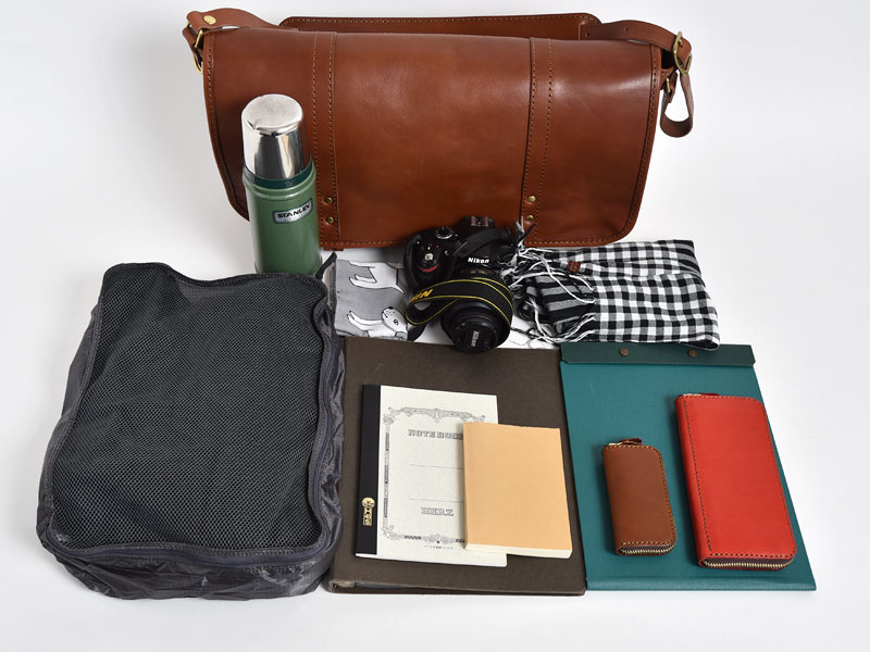 総革で作ったサイズ展開豊富なメッセンジャーバッグ / 革鞄のHERZ