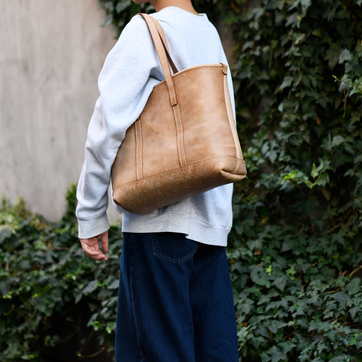 ケルントート(NSB-332)　Mサイズキャメル　男性着用2