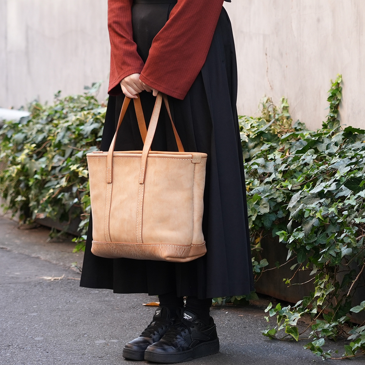 ケルントート(NSB-332)　Mサイズキャメル　女性着用1