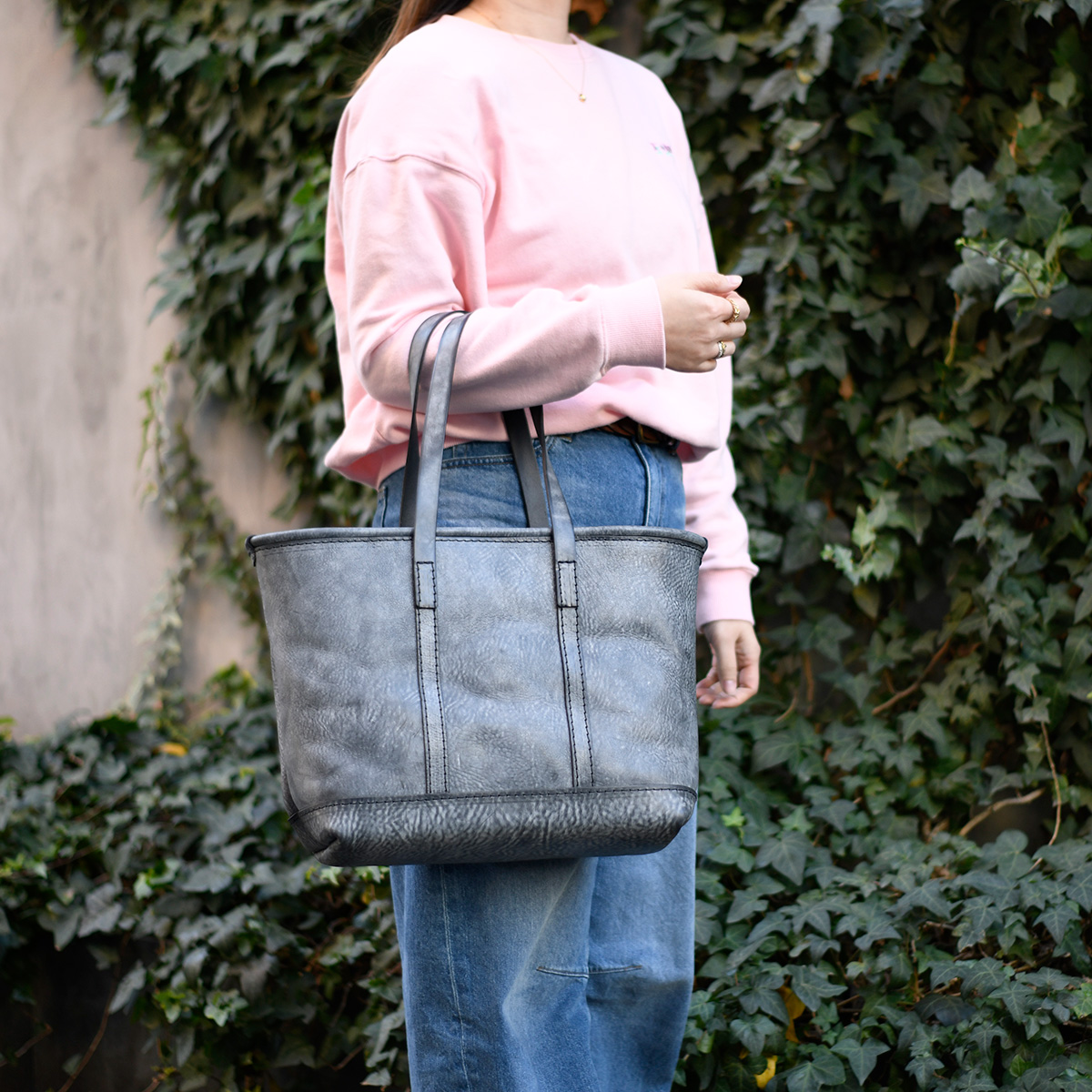 ケルントート(NSB-332)　Mサイズブラック　女性着用2