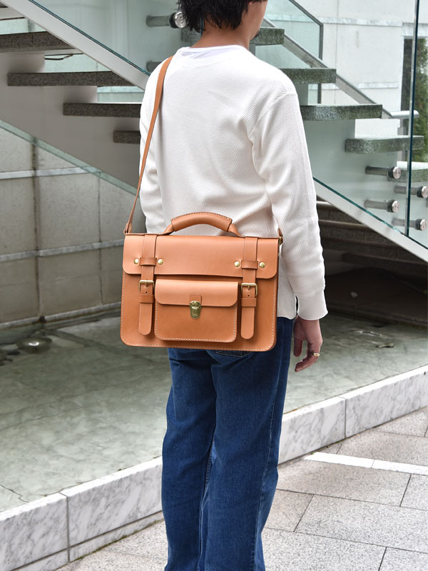 飽きずに長く使える学生鞄風の2way本革ビジネスバッグ / 革鞄のHERZ