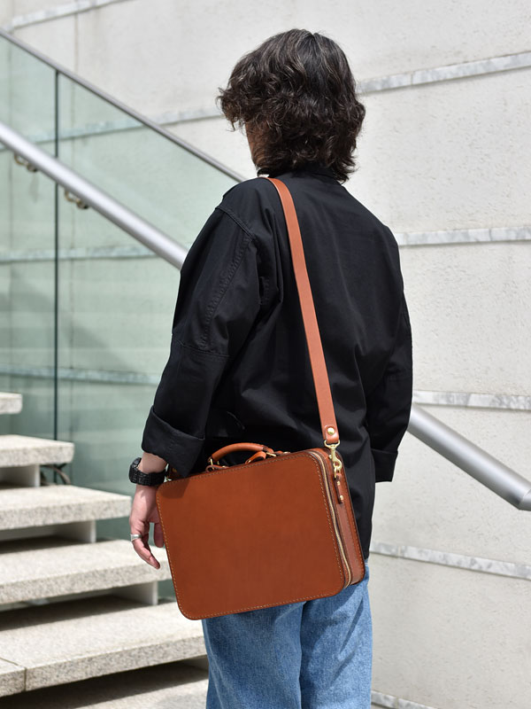 革好きの為に作る一枚革仕上げの箱型鞄・2wayビジネスバッグ / 革鞄の