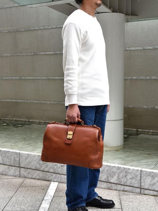 出張カバンにもおすすめの大容量ビジネスバッグ / 革鞄のHERZ(ヘルツ