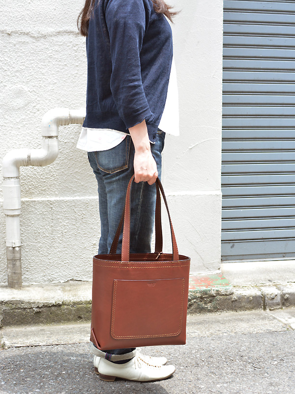 シンプル女子にお勧めなバケツ型の本革レディーストート / 革鞄のHERZ