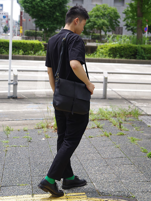 【最終価格】【極美品】ヘルツ　ショルダーバッグ　CK-3 サイズL ベルト付きのシンプルな半かぶせショルダーバッグ / 革鞄のHERZ(ヘルツ