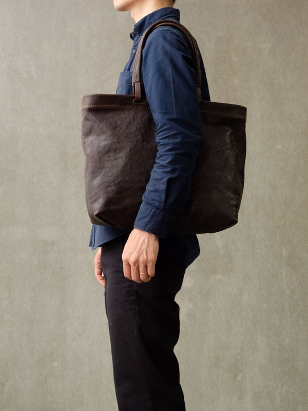 A4ファイル対応で仕事にも使えるファスナー肩掛けトート / 革鞄のHERZ