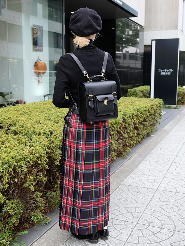 パルガミニリュック(R-24)　ブラックレディース着用