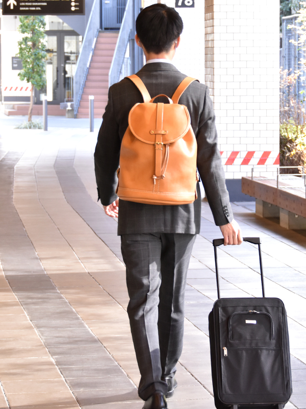 【美品】HERZ ヘルツ バックパック R-5 1本ベルトリュック 自転車乗りやアウトドアでも使える本革の1本ベルトリュック / 革鞄の