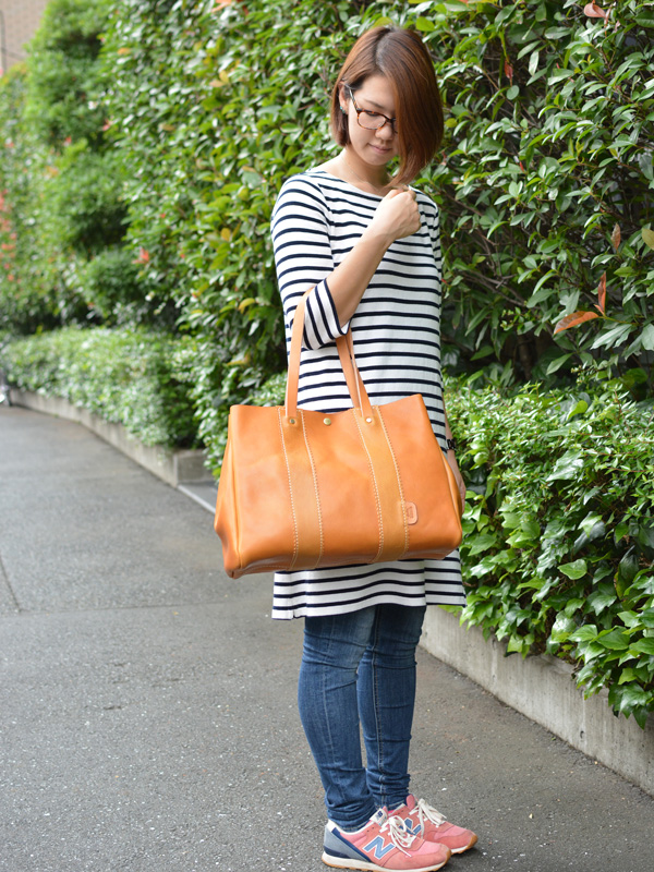 レディーストートバッグ(T-1) Hタイプの革色キャメルを肘掛け