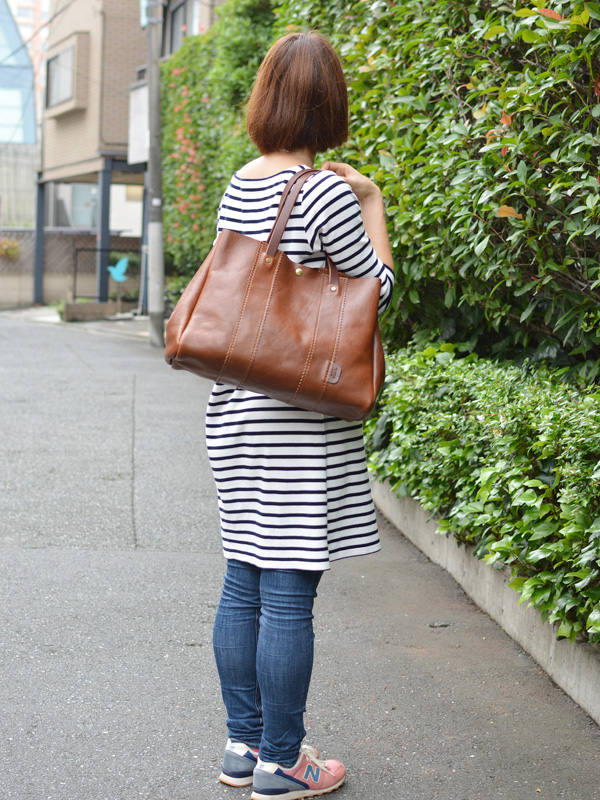 レディーストートバッグ(T-1) Hタイプの革色チョコを肩掛け