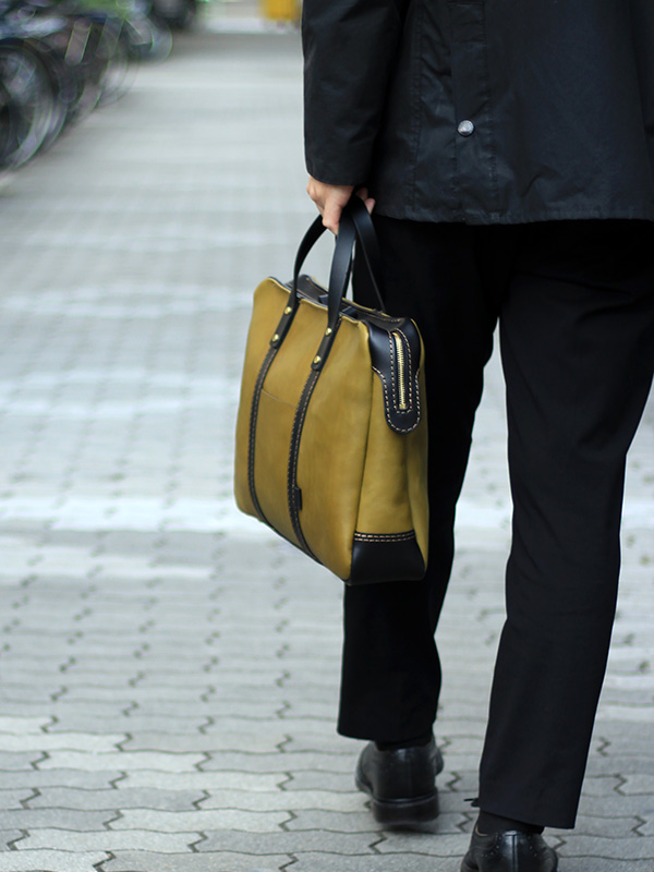 2トーンで作った二本手の本革カジュアルビジネスバッグ / 革鞄のHERZ