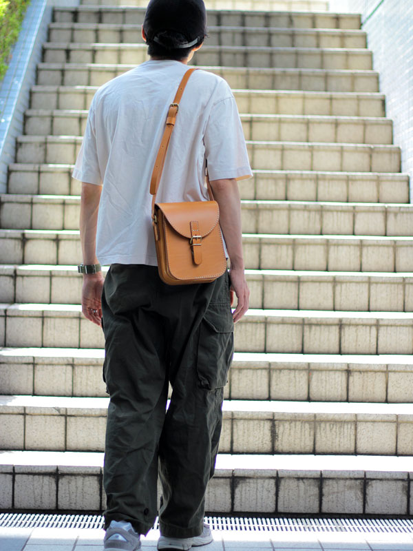 ラップフラップミニショルダー(CP-6)　メンズキャメル肩掛け