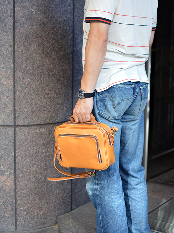 一つ持っておくと便利なミニサイズの2wayショルダーバッグ / 革鞄の