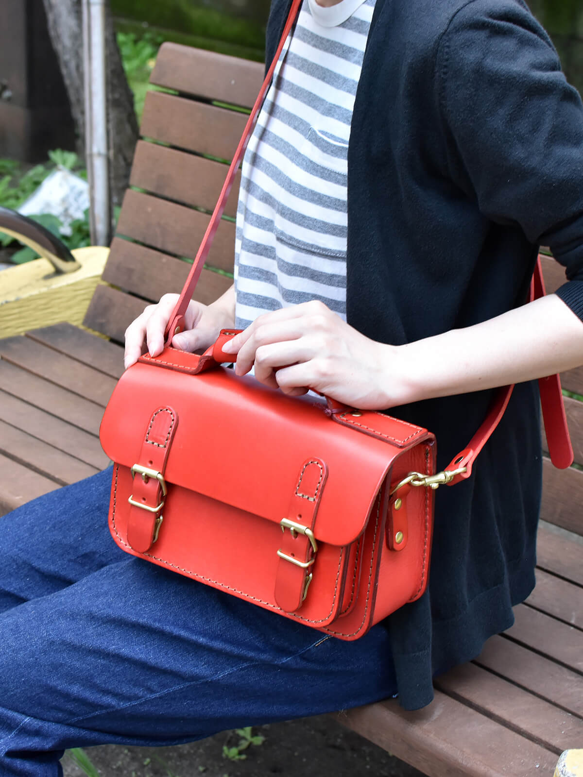 二本ベルトの2wayミニバッグ(CW-67)　レディース着用イメージ