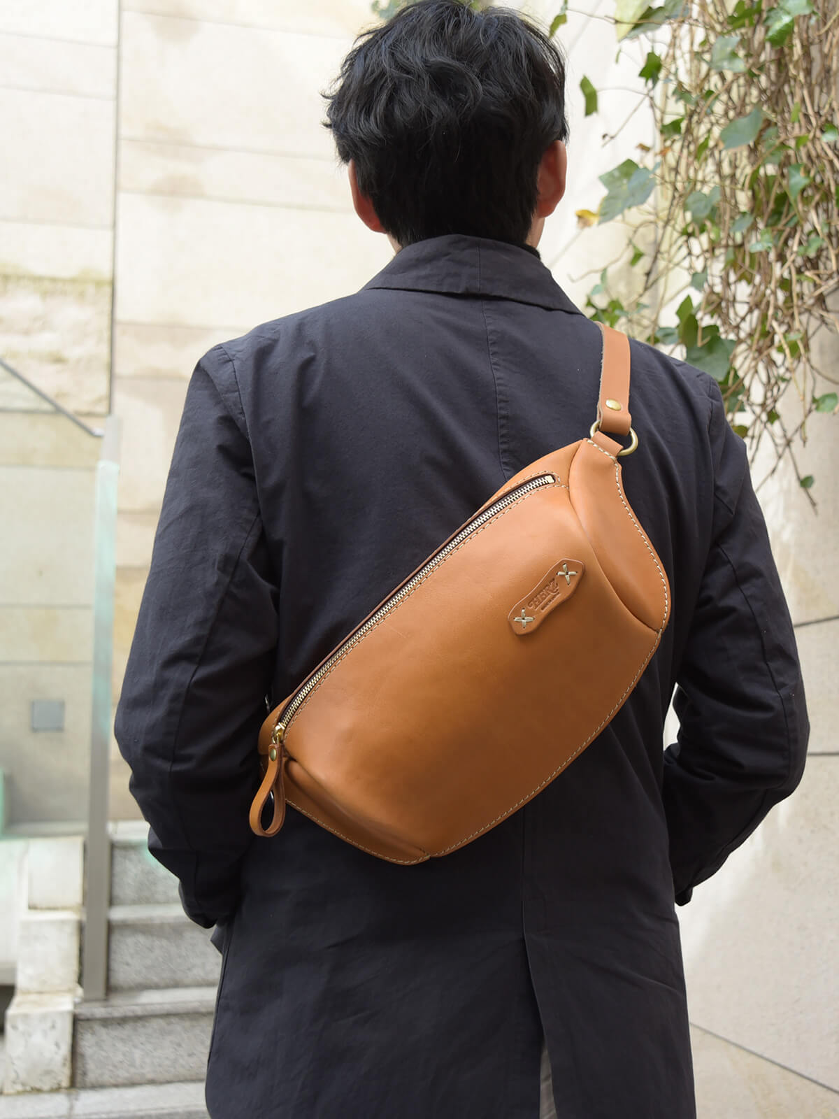 ヘルツ　ボディバック　F-5 メンズ・レディース問わず人気の横型レザーボディバッグ「革鞄の