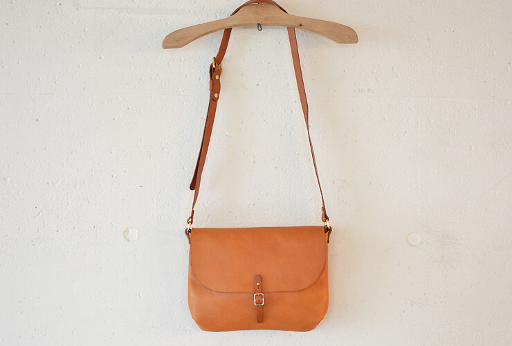 目指したのは普通に使える革のショルダーバッグ・3サイズ展開 / 革鞄の