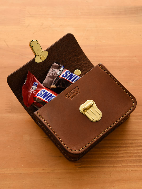 鞄を小さくした手のひらサイズのハードレザーポーチ / 革鞄のHERZ