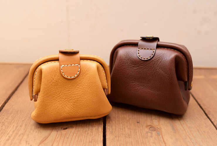 ポテっとした形が可愛らしいソフトレザーのガマ口ポーチ / 革鞄