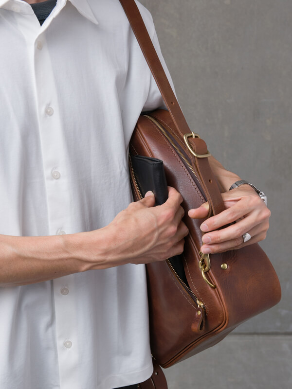 ビジネスリュック(M-10)　アンバー着用