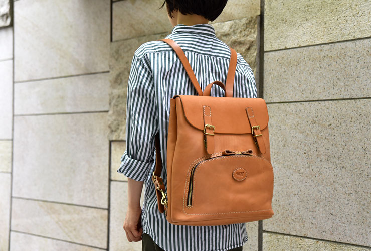 メンズレディース問わずで使えるクラシックな二本ベルトレザー