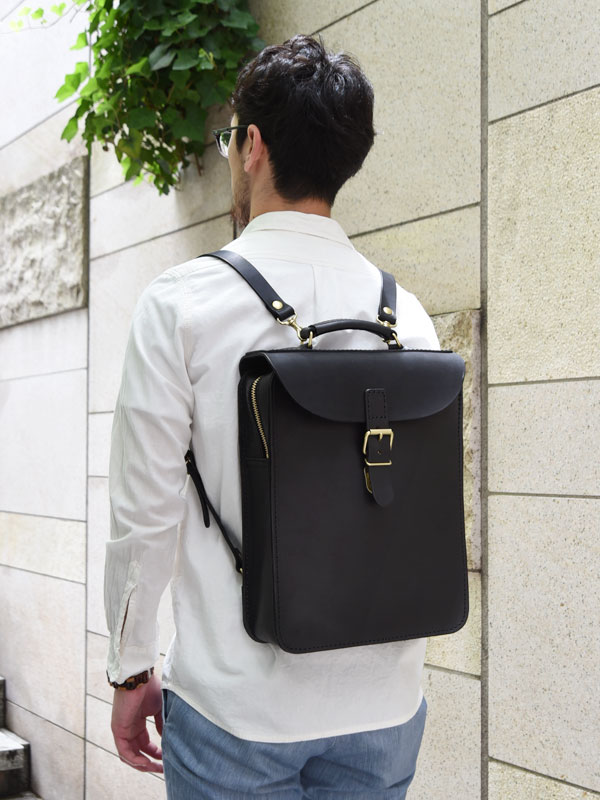 一本ベルトビジネスリュック(SF-1807)　メンズブラック着用