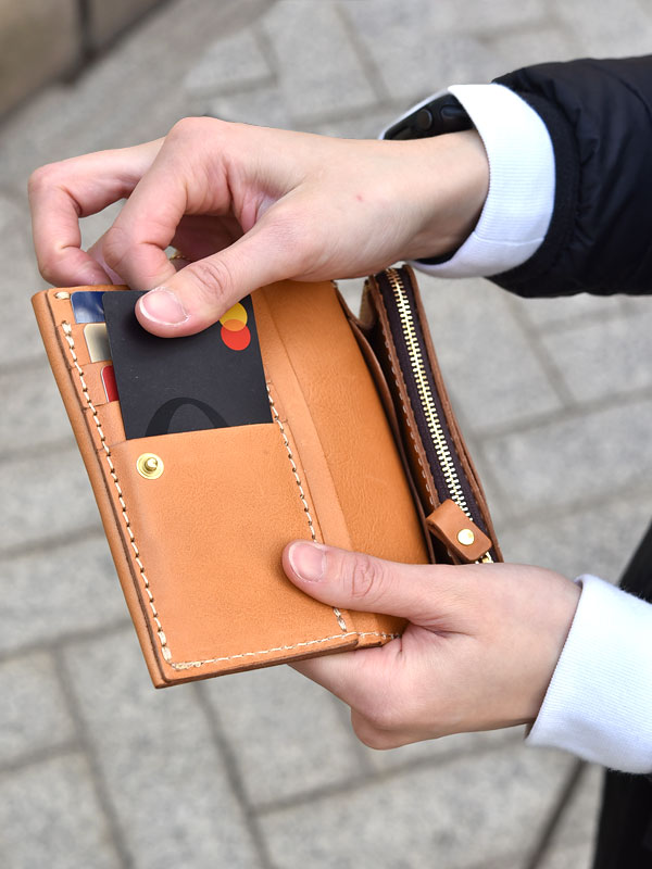 新品 未使用 HERZ ヘルツ ミドルウォレット 本革 レザー グリーン アイビーグレイ特別仕様のミドルウォレット「革鞄のHERZ(ヘルツ