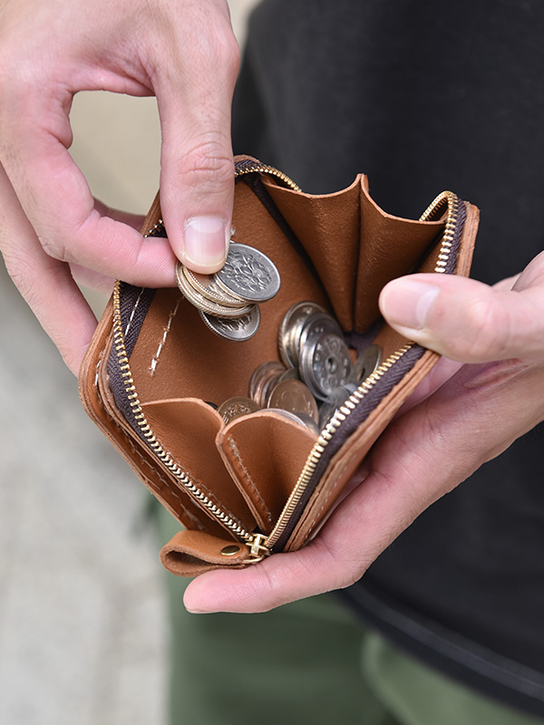 新品未使用 HERZ エクセルウォレット WS-15 チョコ 二つ折り財布 ワンアクションで小銭にアクセスできるコンパクトな二つ折り財布