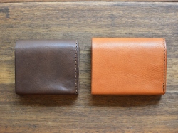 小型のマチ付き二つ折り財布　サイズ