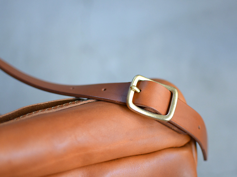 使いやすさと革の素材を感じるシンプルなリュックサック「革鞄のHERZ