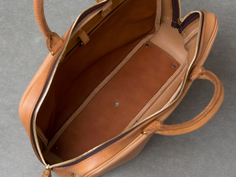 ふっくらとしたシルエットでカジュアルに使えるビジネスバッグ「革鞄の 