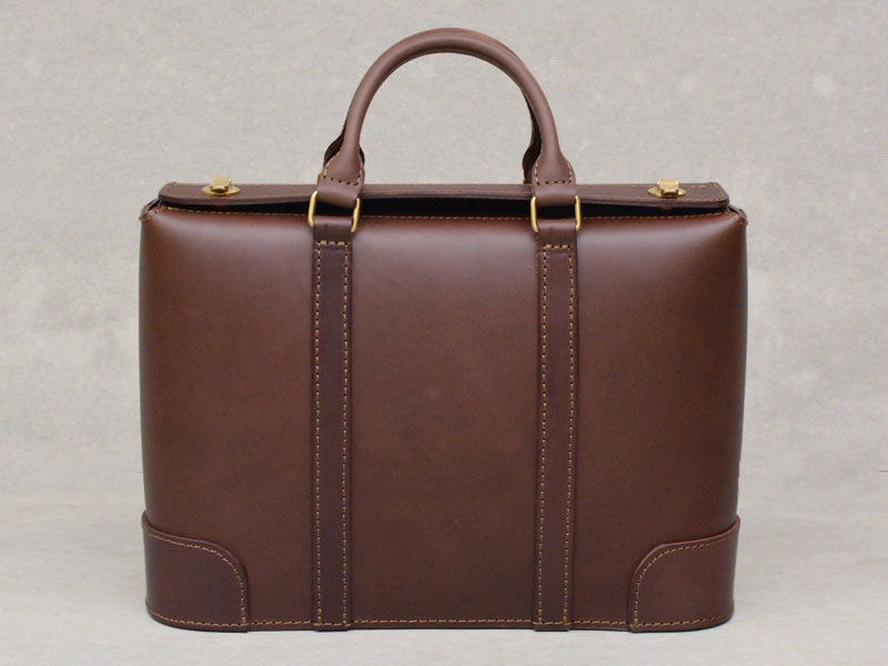 オーバルなふっくらフォルムの箱型ビジネスバッグ「革鞄のHERZ(ヘルツ
