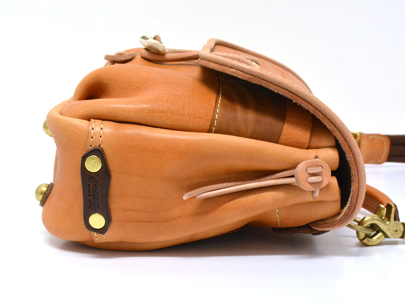 豪快な革鞄を思わせるワイルドメッセンジャーバッグ「革鞄のHERZ
