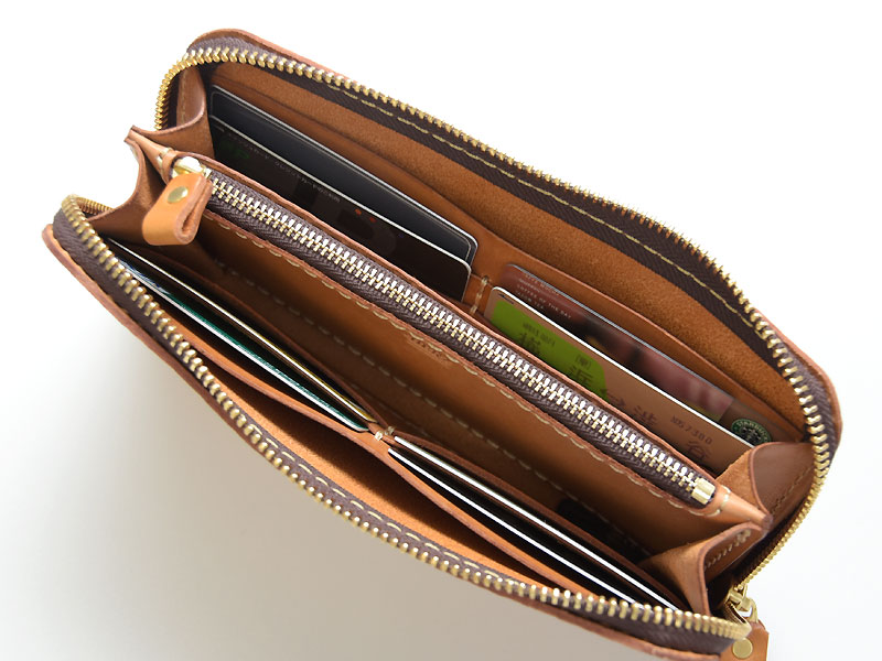 5か所の収納スペースで一番人気のファスナー式の本革長財布「革鞄の 