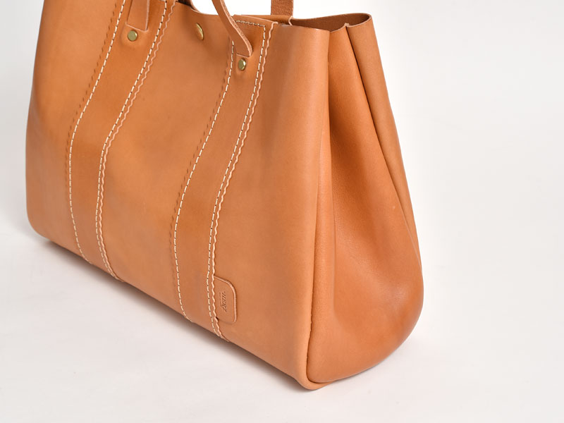 柔らかい革で大容量のレディーストートバッグ「革鞄のHERZ(ヘルツ)公式