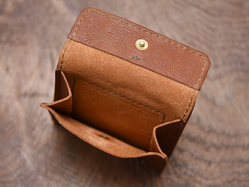 コンパクトながらお札の収まりが良い三つ折り小型財布「革鞄のHERZ(ヘルツ)公式通販」