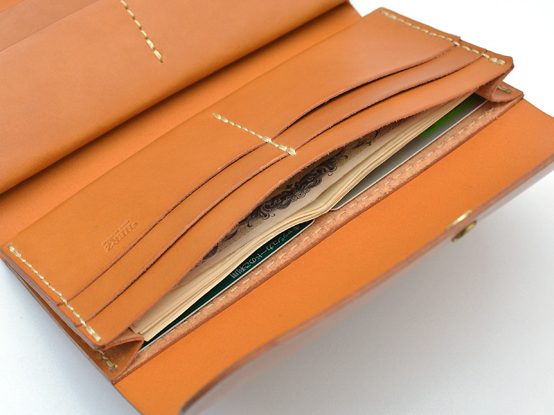 本のように開くカードポケットで大容量の長財布「革鞄のHERZ(ヘルツ 