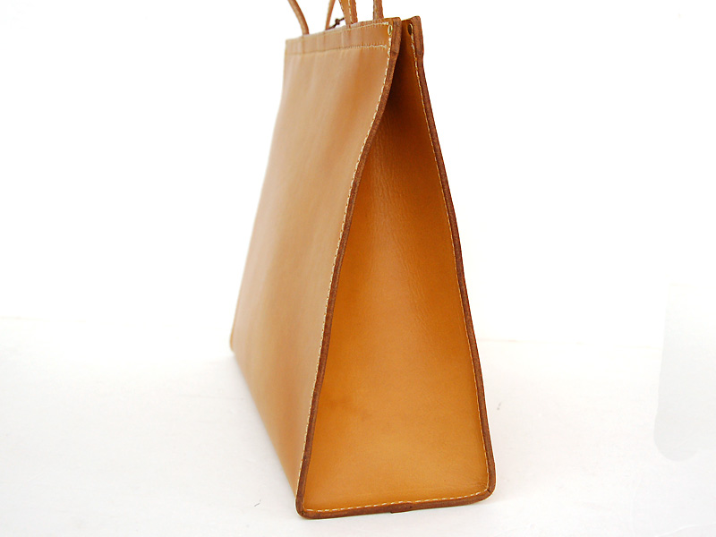 ビジネス鞄としても使える三角マチのレディーストートバッグ 革鞄のherz ヘルツ 公式通販