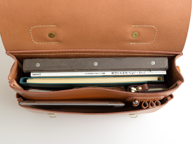 ビジネスにも使えるA4ファイル対応のシンプルな本革3wayバッグ「革鞄の
