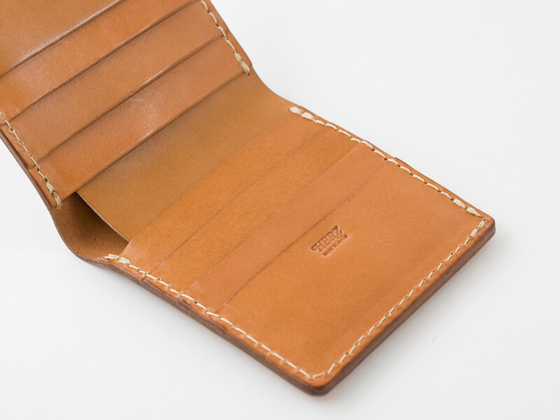 コンパクトにまとめた多収納な二つ折り財布「革鞄のHERZ(ヘルツ)公式通販」