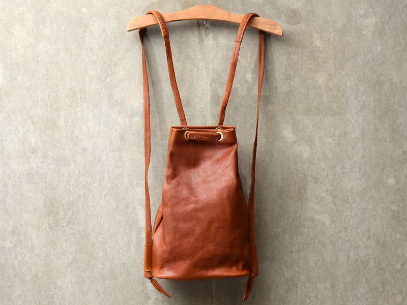 イタリアンレザーで作ったクラシカルなナップサック「革鞄のHERZ 