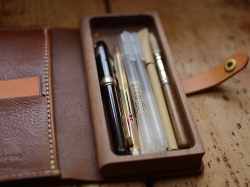 【Hacoa×HERZ】BOOK PENCASE POCHI(QT-3)　Sサイズ収納