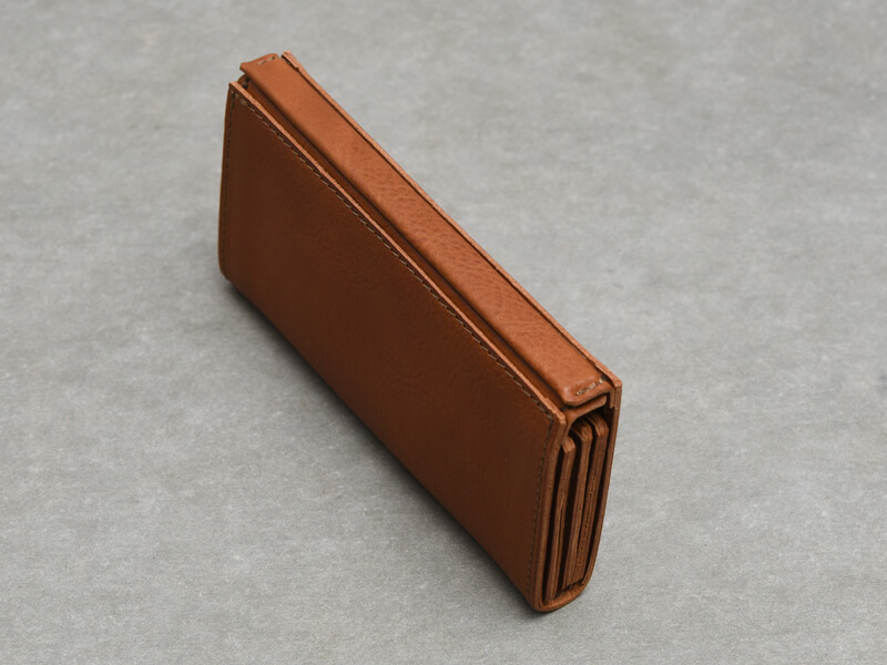 マグネット留めのフラットな長財布「革鞄のHERZ(ヘルツ)公式通販」