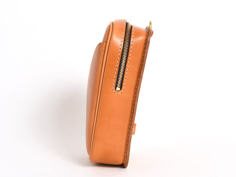 タフに使える本革レザーの縦型2wayボディバッグ「革鞄のHERZ(ヘルツ 