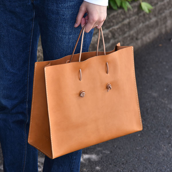 シンプルで使いやすい紙袋を革で作った革紙袋「革鞄のHERZ(ヘルツ)公式通販」