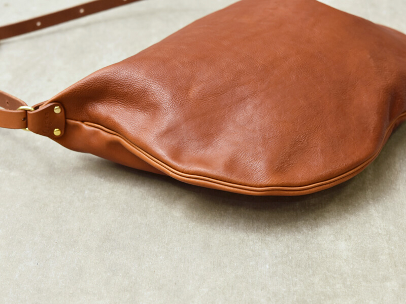 ソフトレザーならではの形と掛け方多彩なショルダーバッグ「革鞄のHERZ