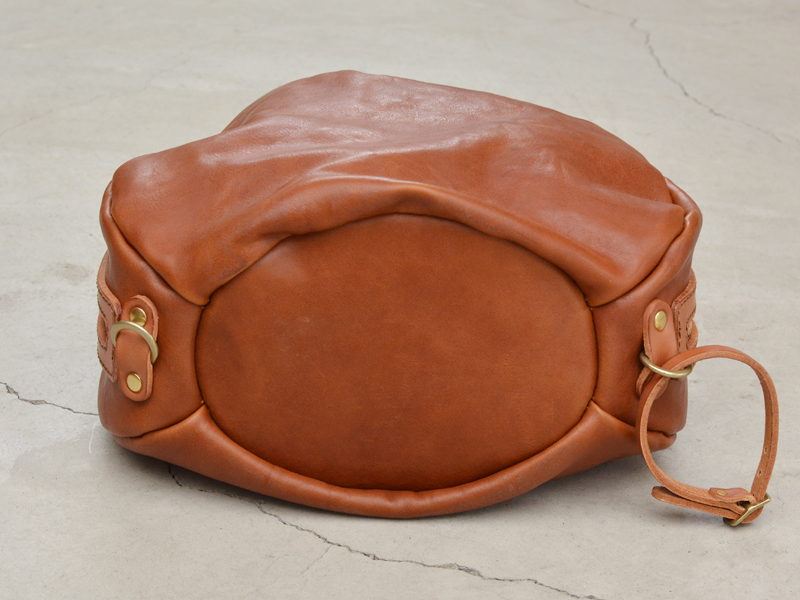 気球の形をソフト革で表現したイタリア革のバルーンリュック「革鞄の 