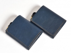 小型の二つ折り財布(NSA-79)　革質