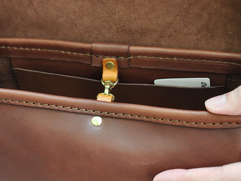 【美品✨】HERZ 総かぶせ ヌメ革 メッセンジャーバッグ CM-141 HERZ ヘルツ CM-141 総かぶせ メッセンジャーバッグ フラップ